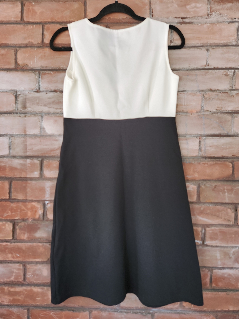 Blue Sky Black and Cream V-Neck Midi Dress - Picture 2 of 5